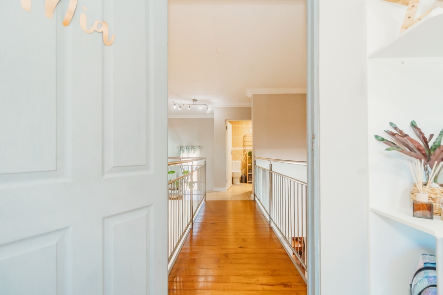 5 Bedroom Property for Sale in Panorama Western Cape